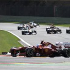 Fernando Alonso completa la vuelta de formación en spa