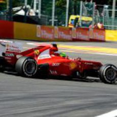 Felipe Massa progresa durante la carrera en Spa-Francorchamps