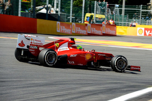 Felipe Massa progresa durante la carrera en Spa-Francorchamps