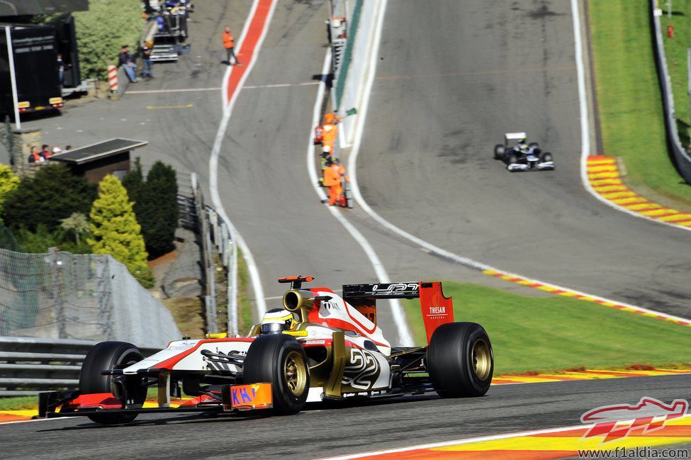 Pedro de la Rosa deja atrás Eau Rouge