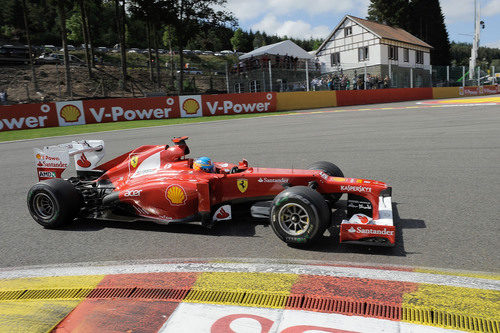 Fernando Alonso rueda en los terceros entrenamientos en Spa