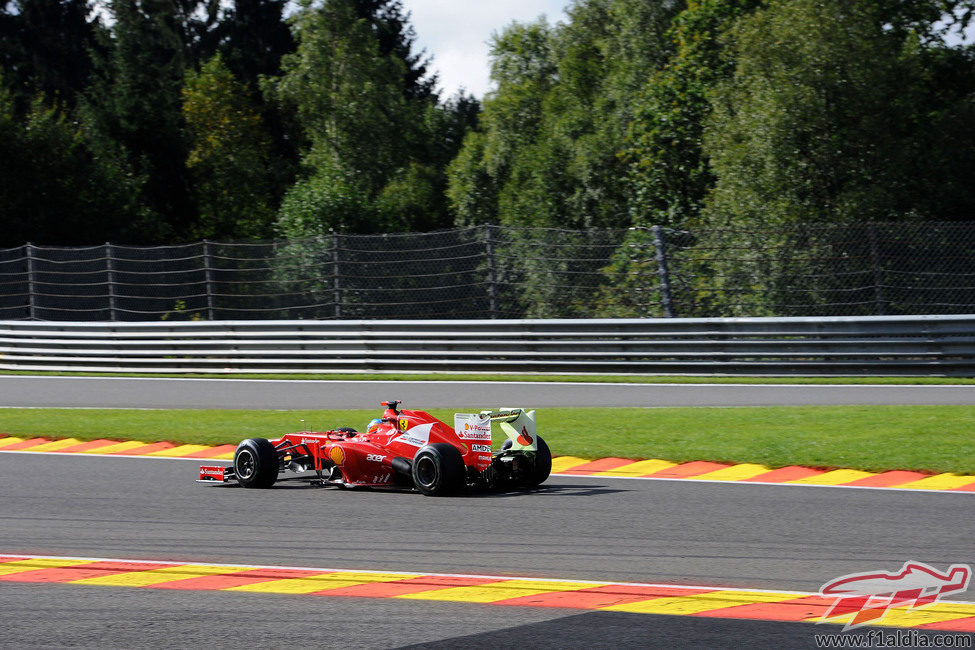 Fernando Alonso conduce el F2012 en la Q1