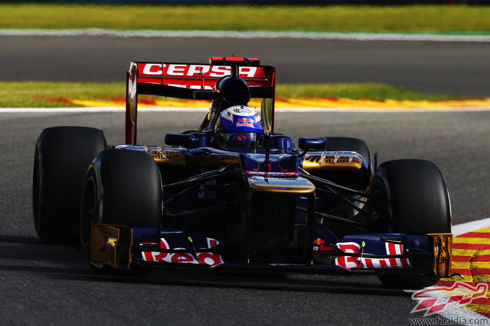 Daniel Ricciardo pilota el STR7 en los Libres 3 del GP de Bélgica 2012