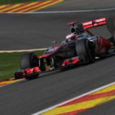 Jenson Button conduce hacia la victoria en Spa