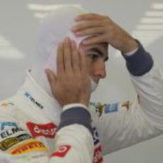 Sergio Pérez se prepara para salir a rodar en los libres de Spa