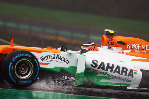 Nico Hülkenberg rueda sobre el mojado circuito de Spa-Francorchamps