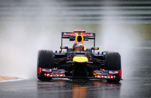 Sebastian Vettel bajo el diluvio en los libres de Bélgica