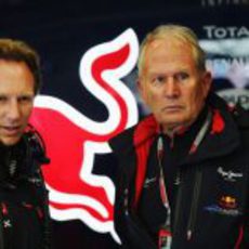 Christian Horner y Helmut Marko en el box de Red Bull