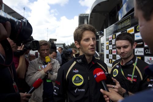 Romain Grosjean concede entrevistas a los medios en Bélgica