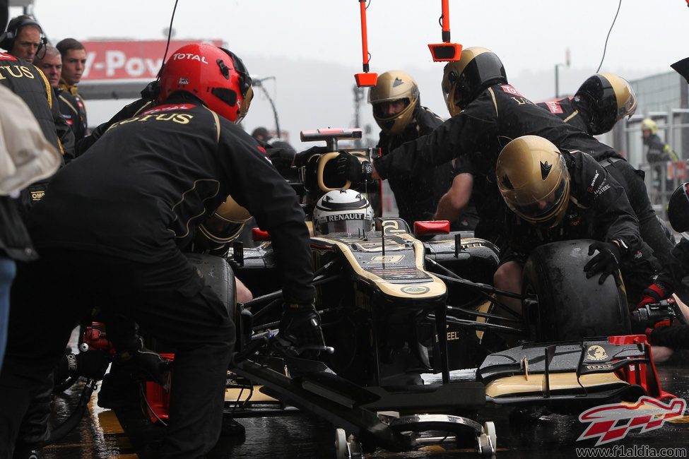 Ensayo de parada en boxes para Kimi Räikkönen en Spa