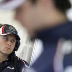 Valtteri Bottas en el box de Williams en Spa-Francorchamps