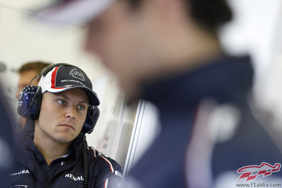 Valtteri Bottas en el box de Williams en Spa-Francorchamps