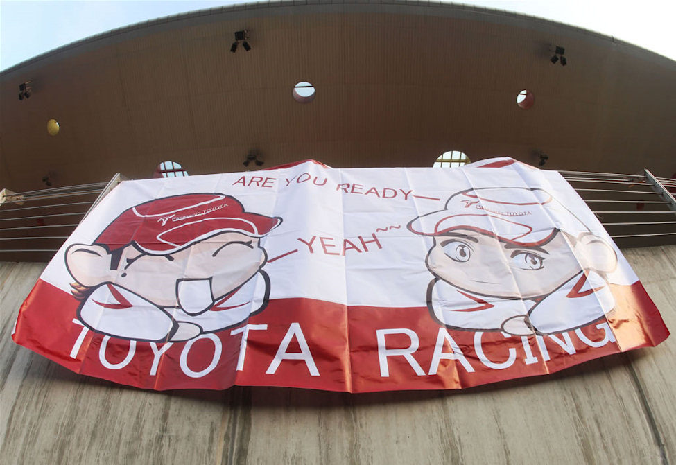 Pancarta a favor de Toyota