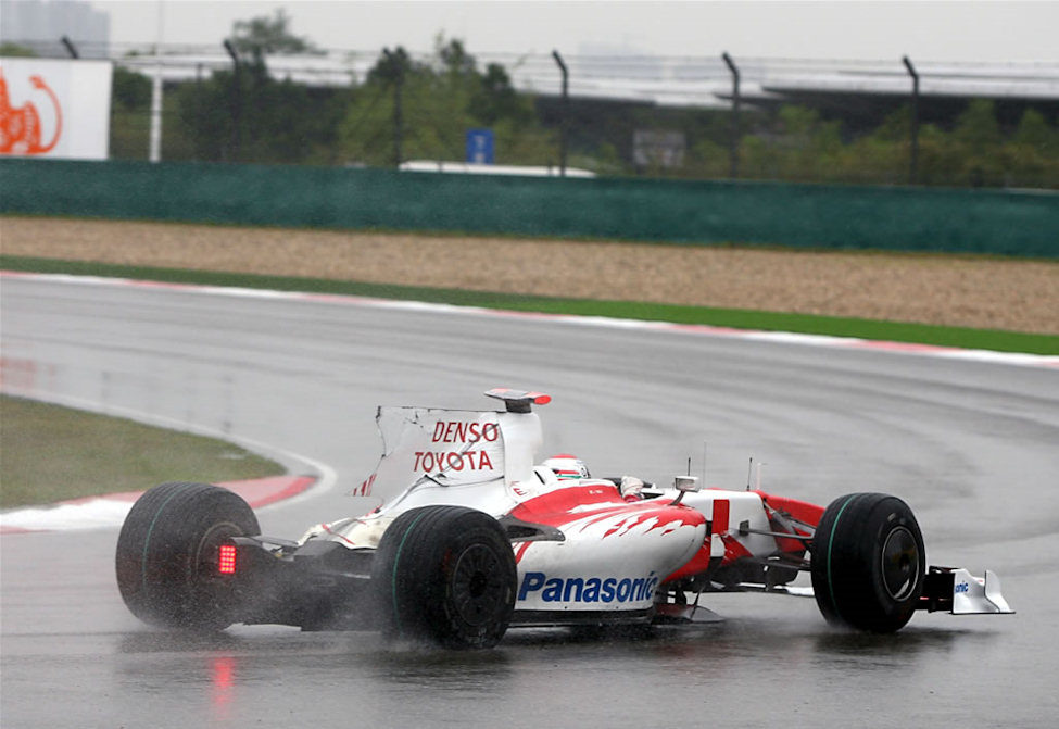 Trulli se queda sin alerón trasero