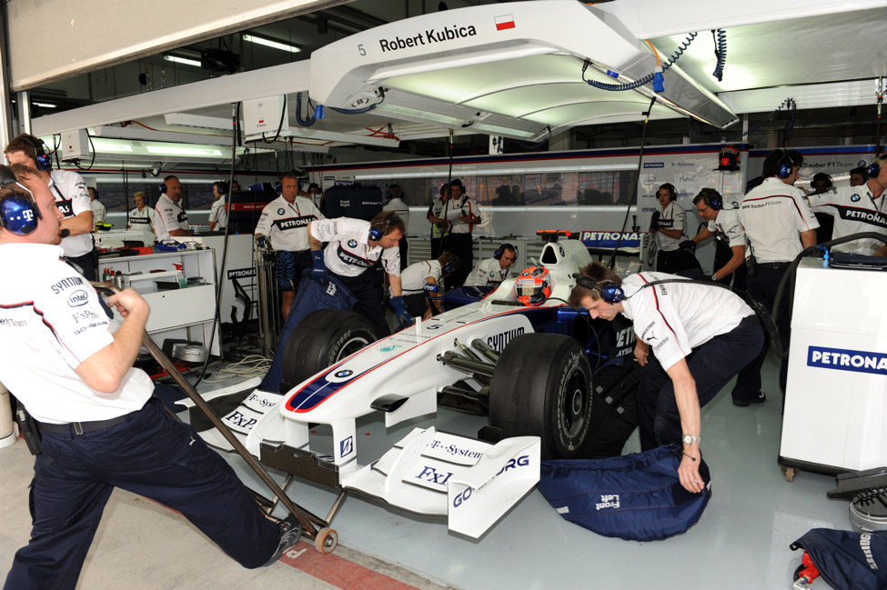 Kubica a punto de salir a la pista