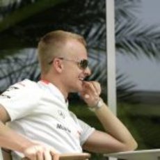 Kovalainen se toma un respiro