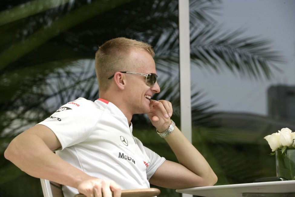 Kovalainen se toma un respiro