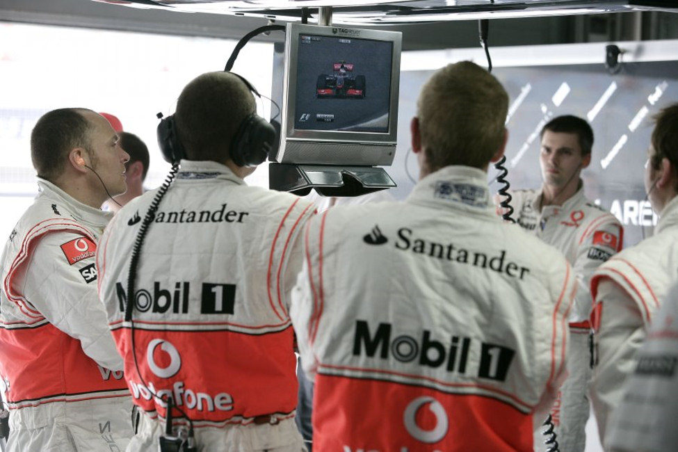 Los mecánicos de McLaren