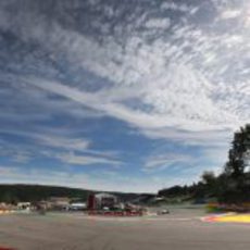 El cielo de Spa en la primera curva