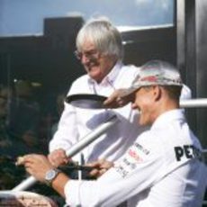 Bernie Ecclestone y Michael Schumacher en la celebración de los 300 GP