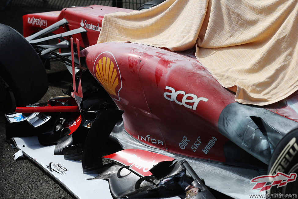 Los restos del Ferrari y del Sauber en el GP de Bélgica 2012