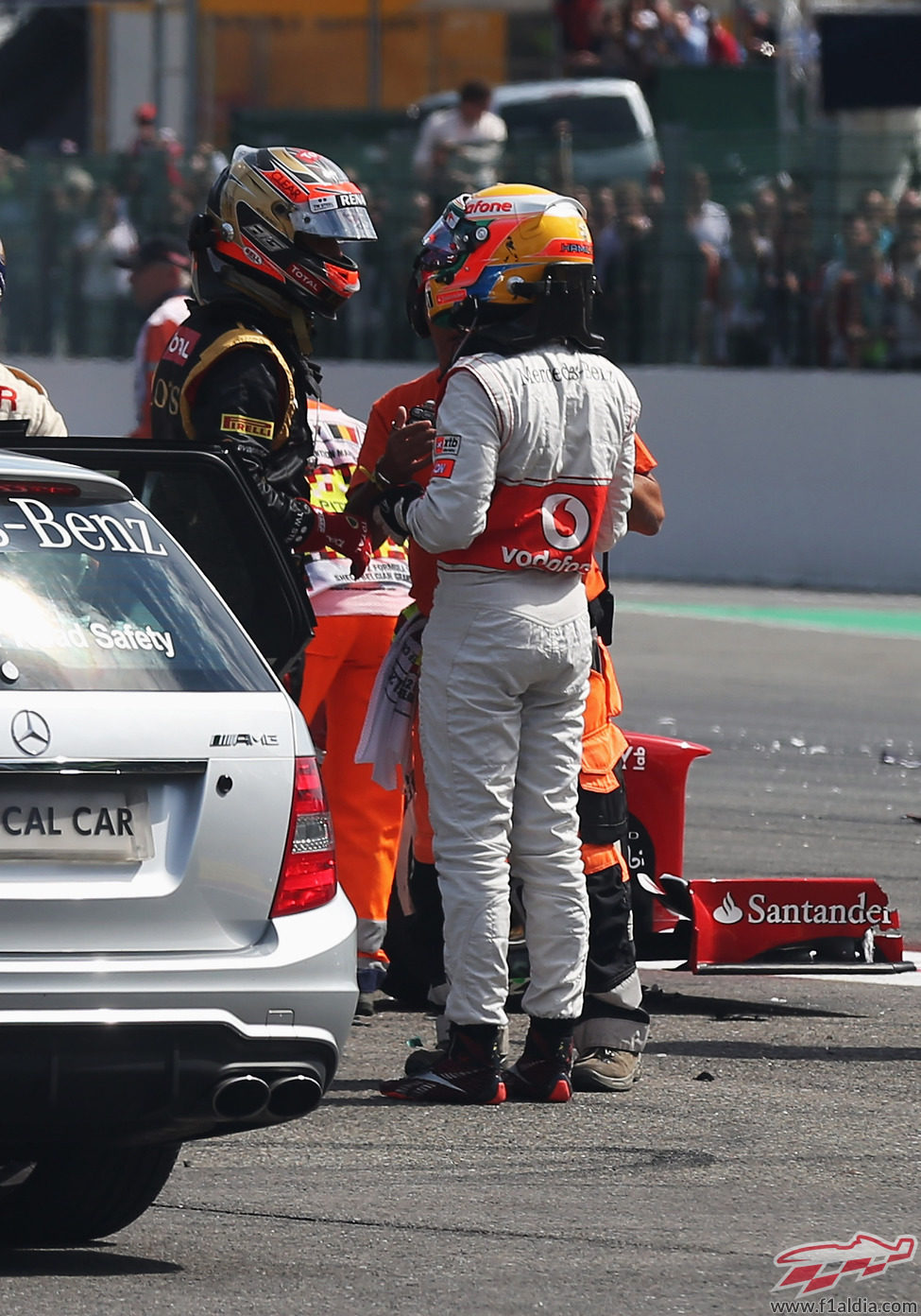 Lewis Hamilton se encara con Romain Grosjean tras el accidente de Spa