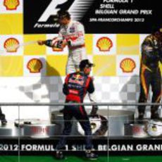 Fiesta del champán en el podio del GP de Bélgica 2012