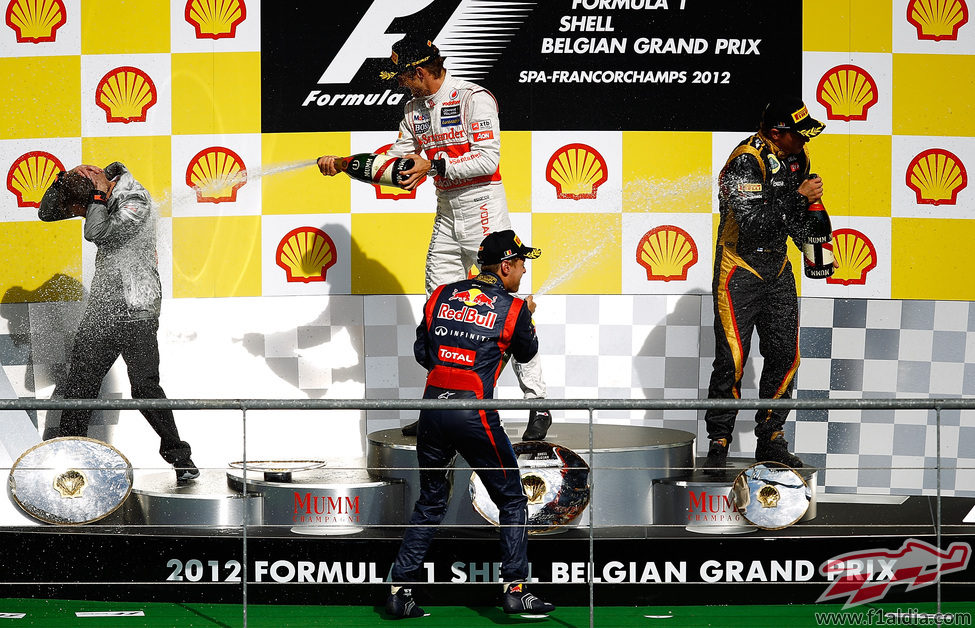 Fiesta del champán en el podio del GP de Bélgica 2012