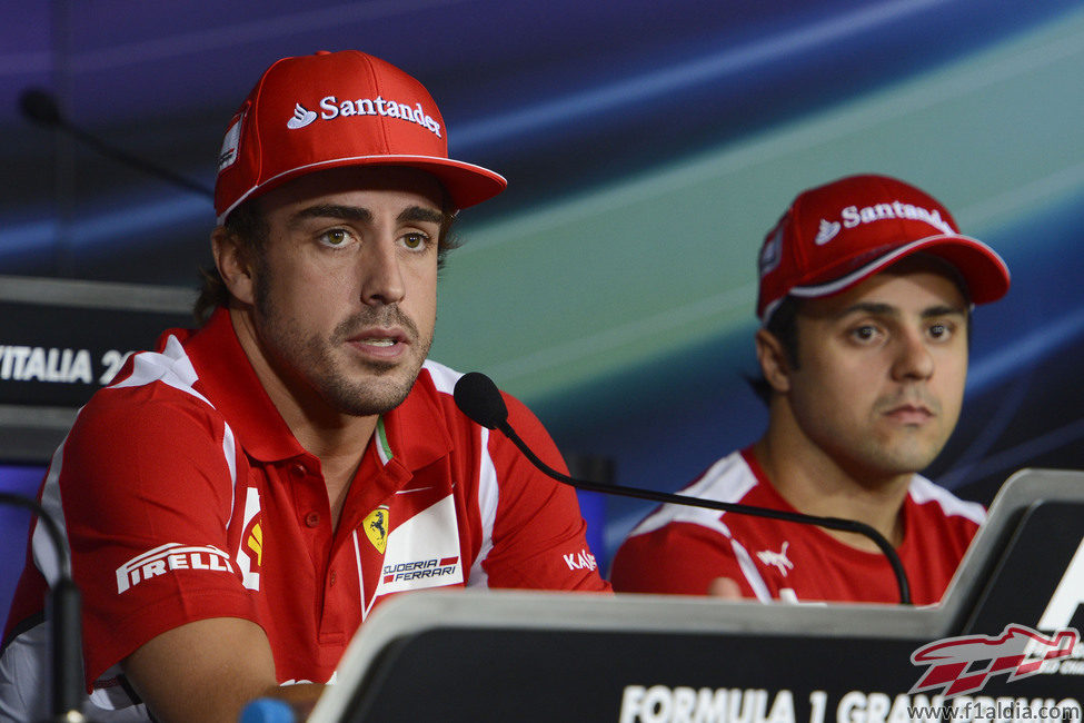 Fernando Alonso y Felipe Massa en la rueda de prensa de la FIA del jueves en Italia