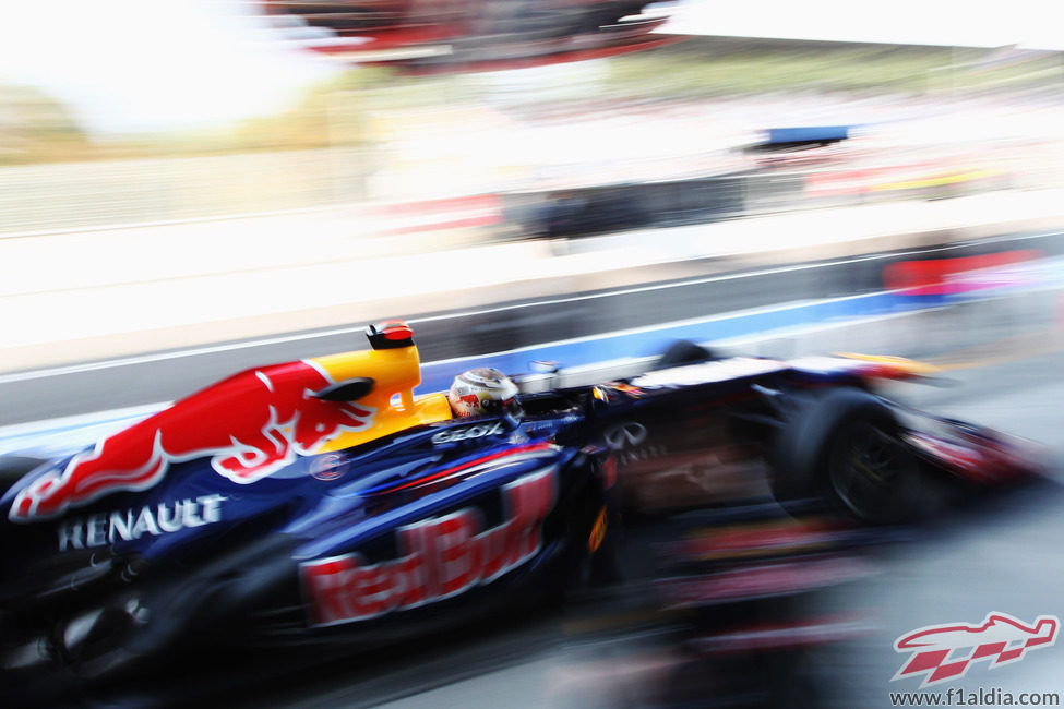 Sebastian Vettel sale de boxes en Monza 2012