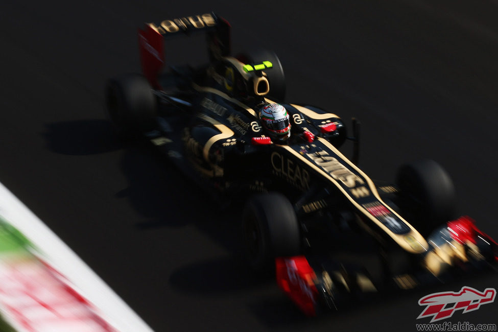 Jérôme D'Ambrosio rueda con el Lotus en Monza 2012