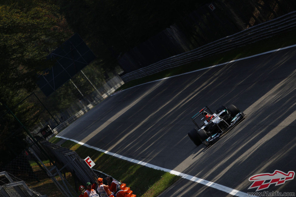 Michael Schumacher lideró los primeros libres del GP de Italia 2012