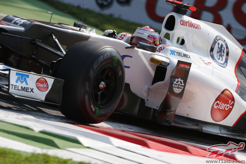 El C31 de Kamui Kobayashi rueda sobre el asfalto de Monza