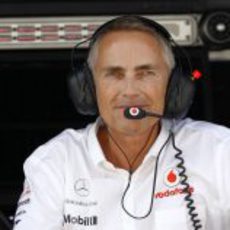 Martin Whitmarsh en el muro de McLaren durante los libres