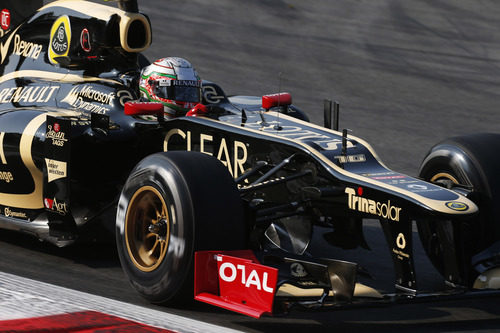 Jérôme D'Ambrosio con el Lotus E20 sobre el asfalto de monza