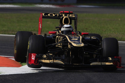 Kimi Räikkönen en la Variante della Roggia durante los entrenamientos libres del GP de Italia