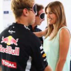 Nira Juanco, encantada con Sebastian Vettel