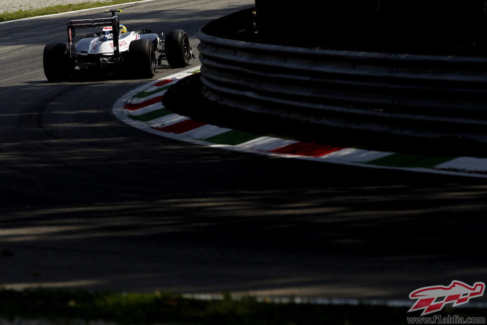 Bruno Senna atraviesa Lesmo