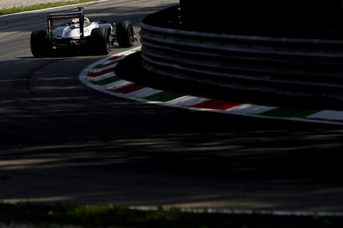 Bruno Senna atraviesa Lesmo