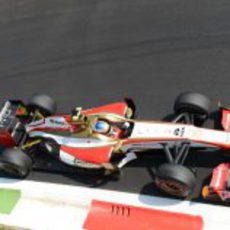 Narain Karthikeyan rueda en el Gran Premio de Italia