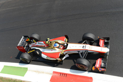 Narain Karthikeyan rueda en el Gran Premio de Italia