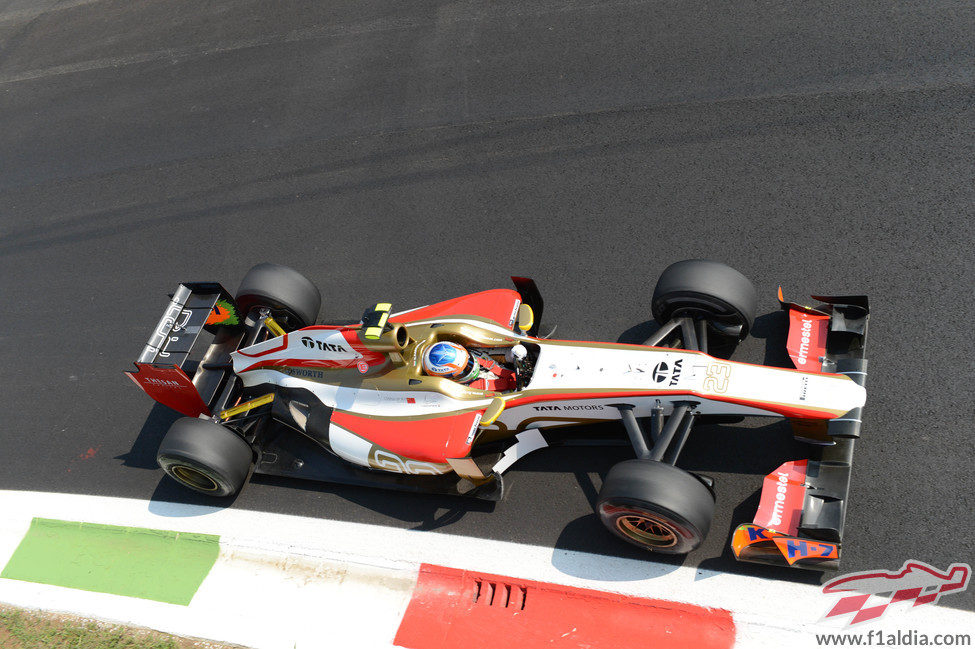 Narain Karthikeyan rueda en el Gran Premio de Italia