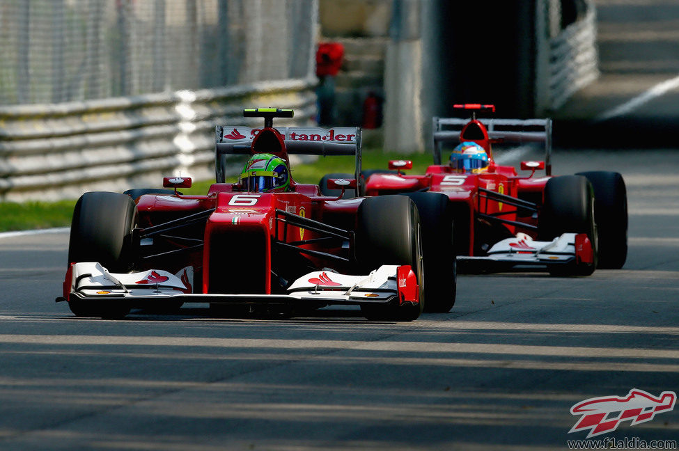 Massa y Alonso corriendo juntos en la clasificación de Monza 2012