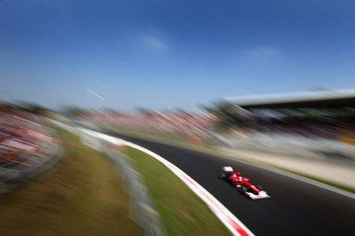 Fernando Alonso a toda velocidad en Monza 2012