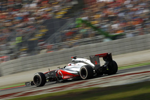 Jenson Button pilota su McLaren en la clasificación de Monza