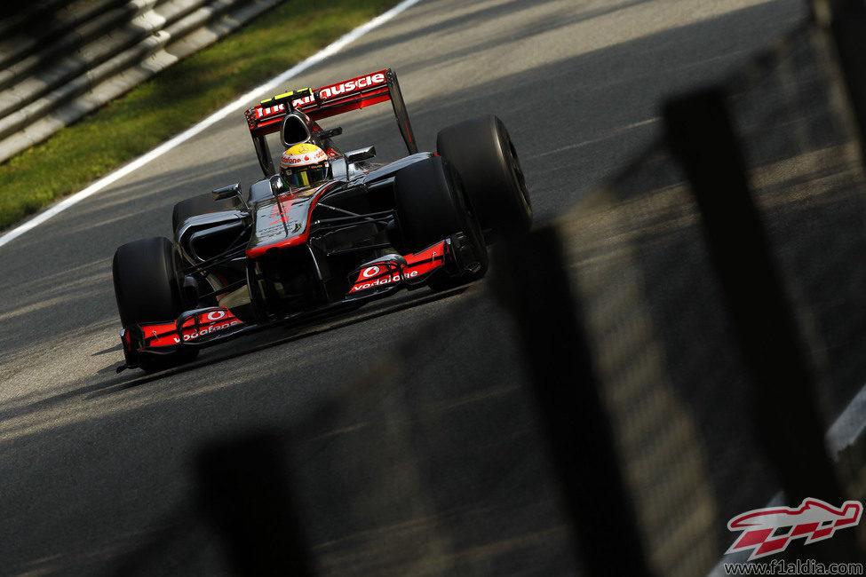 Lewis Hamilton 'voló' en las largas rectas de Monza
