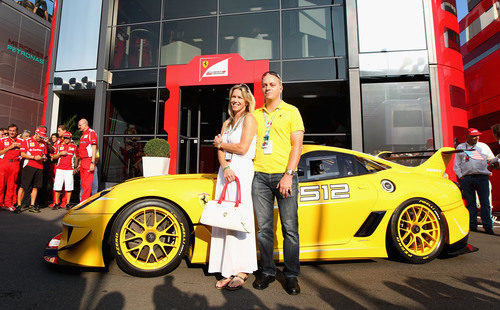 Benjamin Sloss Treynor y su mujer Christine recogen el 599XX Evo en Monza