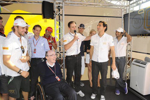 Luis Pérez-Sala toma la palabra en la celebración de Pedro de la Rosa