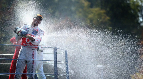 Fiesta del champán en el podio del GP de Italia 2012