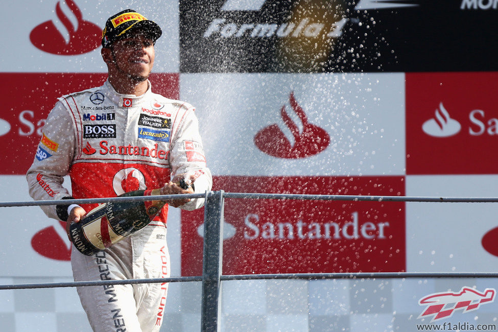 Más champán para Hamilton en el GP de Italia 2012